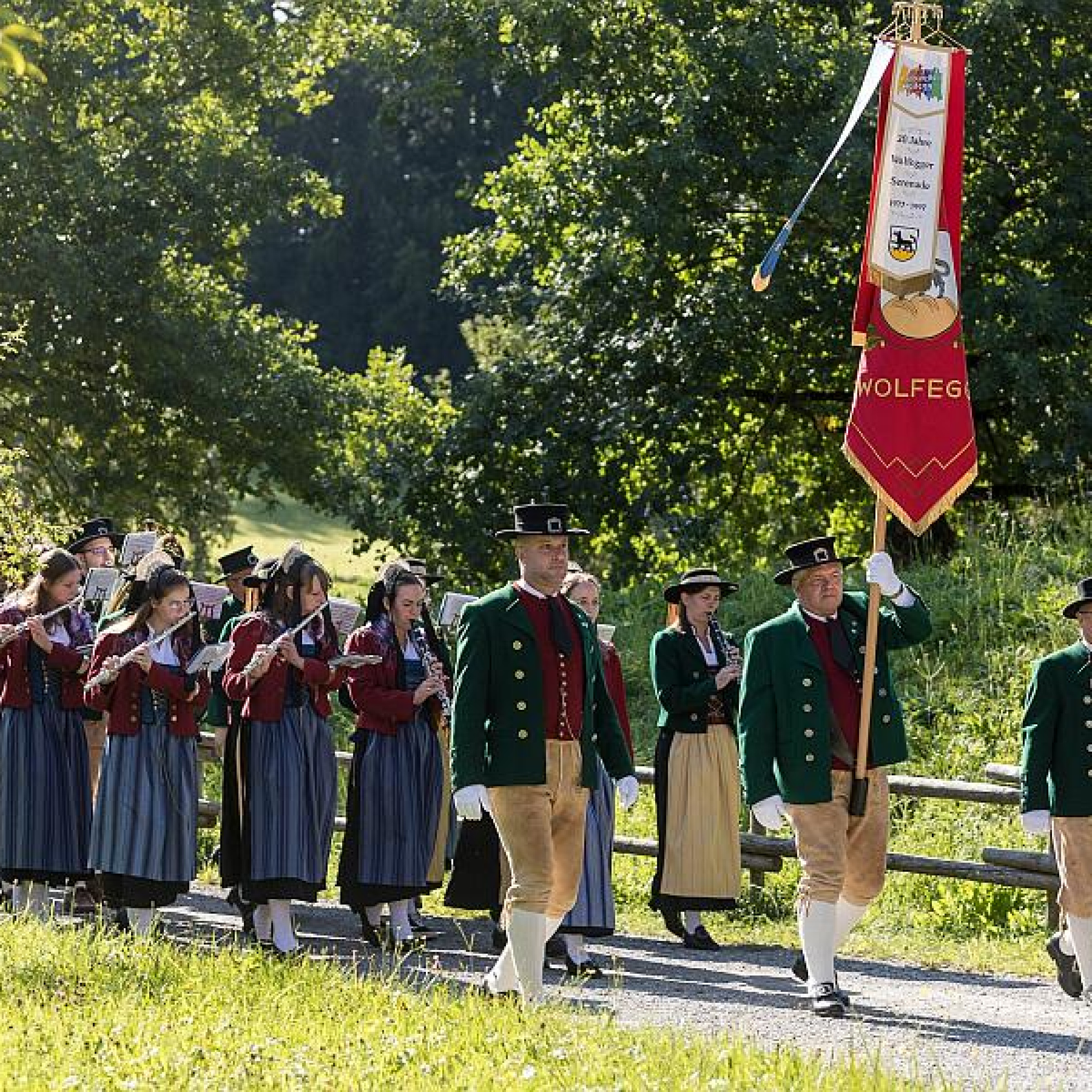 Historischer Jahrmarkt und Festumzug mit Tiersegnung