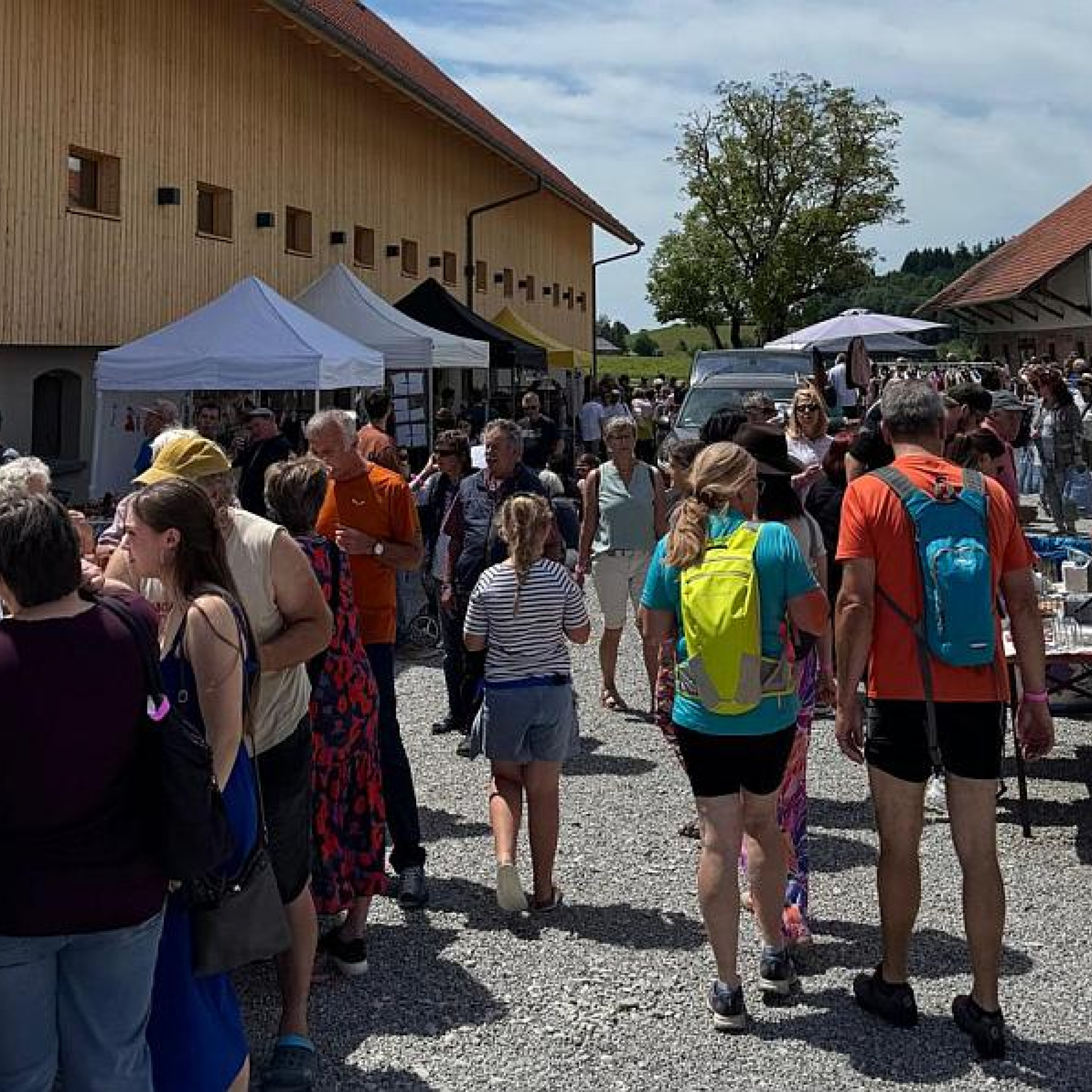 Vielseitiger Heimatmarkt in Bärenweiler mit Kruscht, Krempel und Kunst